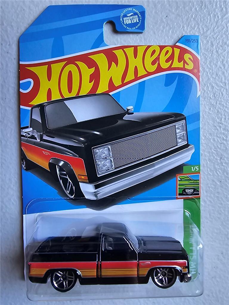 Hot Wheels ´83 Chevy Silverado – HW Slammed 1/5, Short Card, Mattel 2023, Stoßfestes Spielzeugauto