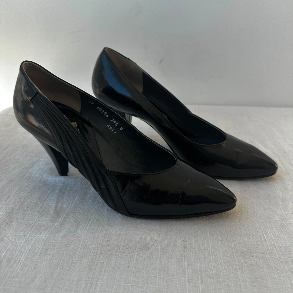 Zapatos de salón Pierre Cardin vintage de charol negro para fiesta carrera talla 6,5 Foto 4 de 4