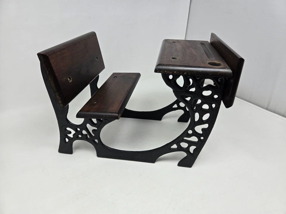 American Girl Doll Pleasant Company Samantha Escritorio Escolar Hierro Fundido Madera Retirada Foto 4 de 4