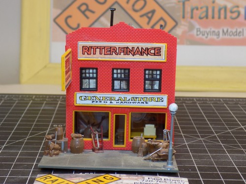 HO Tyco/Pola Brick 2 pisos Genl Store & Auto Finance 6x4x4 (090205) | Condition: Used
