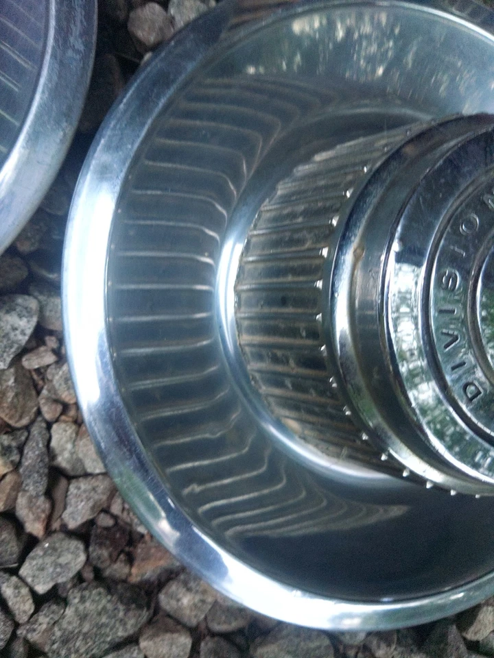 Juego de cuatro tapas centrales para llantas Chevrolet Rally 1968-1982 Camaro Corvette OEM Foto 2 de 4