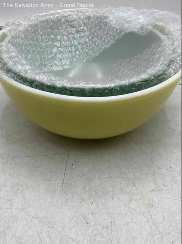 Pyrex Green Yellow Kitchenware Dinner Round Mixing Bowl Lot Of 2