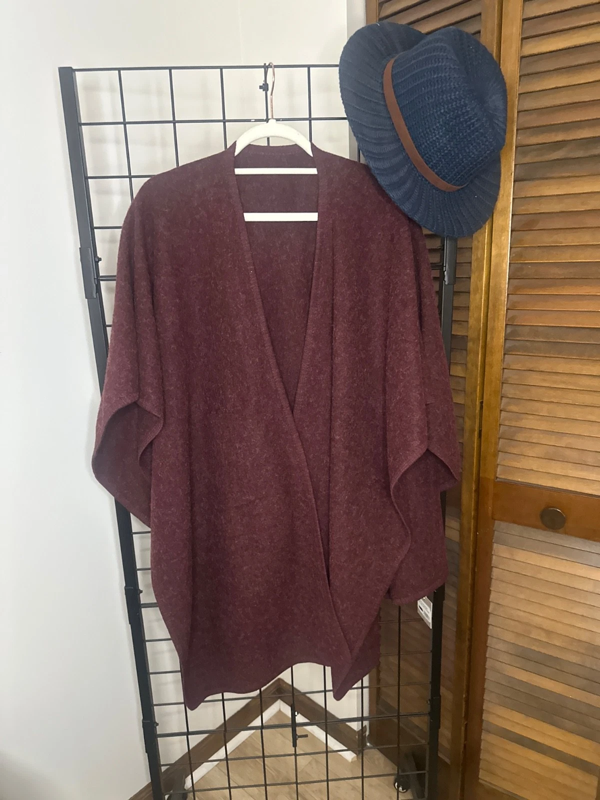 NWT Styliné Wool Shawl Wrap One Size Burgundy Open Front Poncho Cape Cozy Boho
Opens in a new window