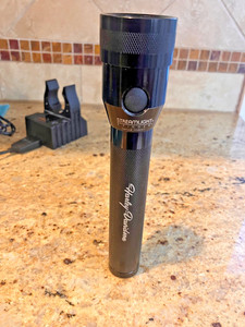 used streamlight stinger flashlights HP LED Flashlight modes Low / Medium / High / Strobe Streamlight Stinger LED HL Rechargeable