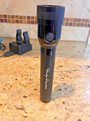 Streamlight Stinger LED HD Edition rechargeable flashlight new battery   charger