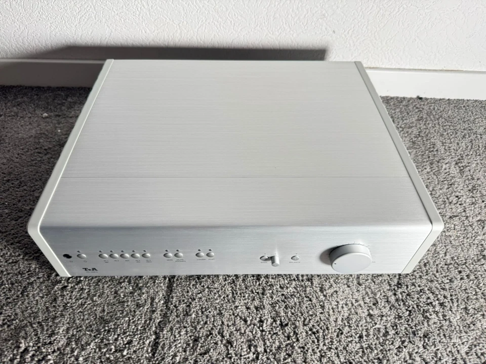 T+A T + A PA 1000 E PA1000 E High End Vollverstärker in silber aus 2016 - Bild 2 von 4