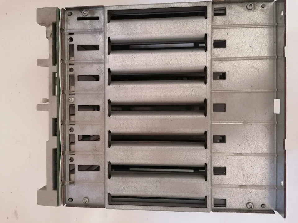 Case BAY scheda controller interno hard disk SCSI 3,5" estraibili per server IBM - Immagine 4 di 4