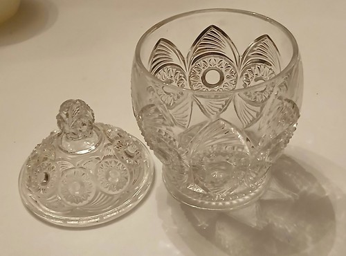 Tarro de bisquit vintage EAPG Hobstar Design 7 1/4" con tapa - Imagen 3 de 5