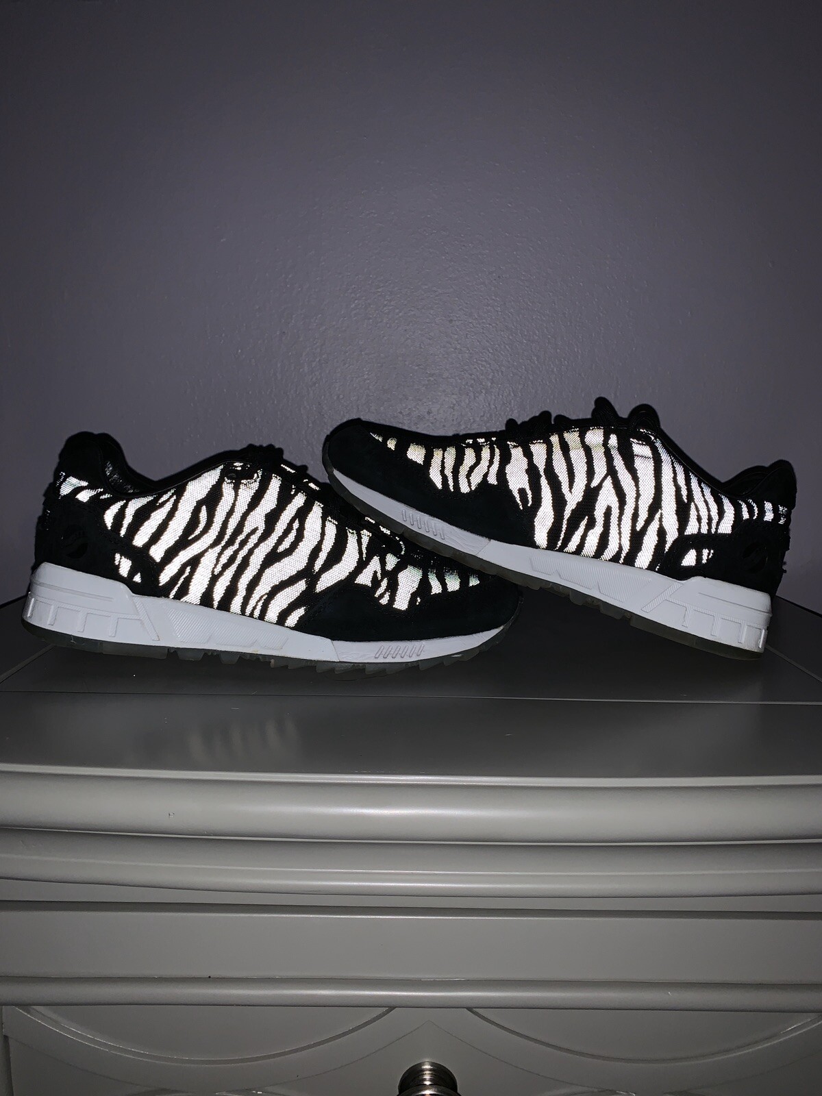 saucony shadow zebra