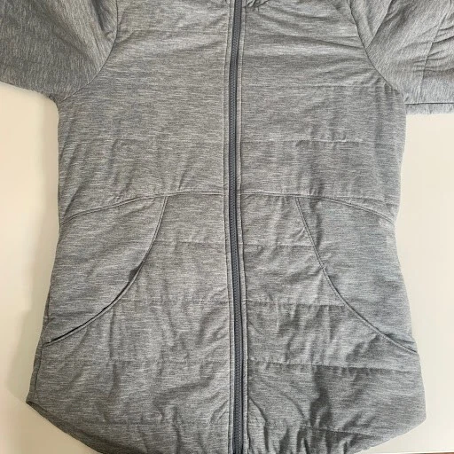 Chaqueta gris MARMOT para mujer VISITA AISLADA talla pequeña al aire libre cálida con capucha usada en excelente estado Foto 3 de 4