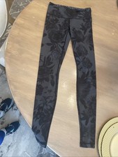 Lululemon Wunder Under Black and Grey Floral size 6 Good condition