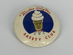 VINTAGE - MISTER SOFTEE - SAFETY CLUB - PROMOTIONAL BUTTON - Preowned