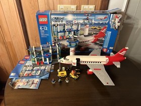 LEGO CITY: Airport (3182) 99% Complete; All minifigs and box