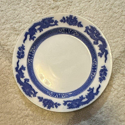 Cauldon blau-weißer Keramikteller, Made in England, bedruckter Bodenstempel