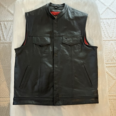 #ad Vance Leathers black club style motorcycle vest with a red inner lining 48 $49.99