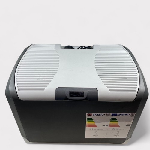 12v ONLY SEE DESCRIPTION Halfords 40L Electric Coolbox 12v 24v 240v UK