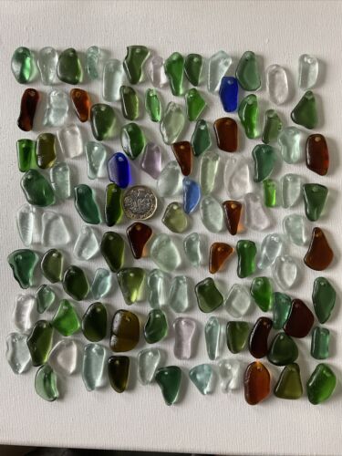 100 top drilled 2mm Hole pieces of Scottish Sea glass Various Colours T3Z - Afbeelding 1 van 3