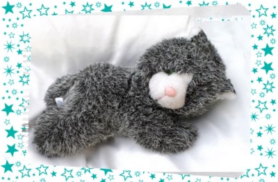 Doudou Peluche Chat Couché Poil Blanc Et Noir Yeux Vert Nez