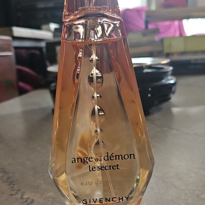 Givenchy Ange ou Démon Le Secret Eau de Parfum Spray 3.3 fl oz