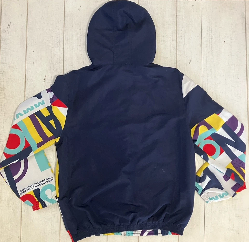 Chaqueta cortavientos con capucha cremallera completa Y2K Parish Nation AOP “For The People” L blanca Foto 2 de 4