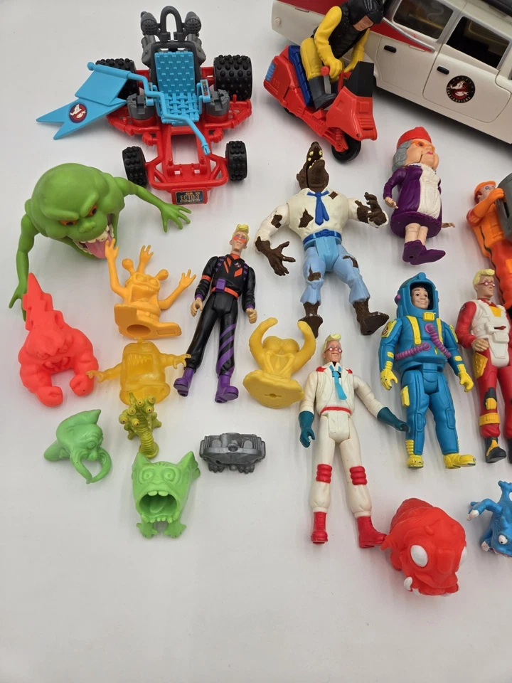 Lote de 30 piezas figuras de acción Kenner The Real Ghostbusters ECTO-1 1984 de colección Foto 3 de 4