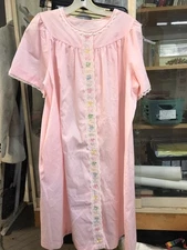 Vtg SMART TIME Robe House Coat Size 38 Pink Cottage Chic Snap Button Embroidered