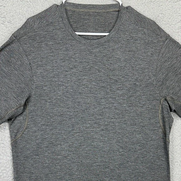 Lululemon T-Shirt Adult Large Grey Athleisure Workout Gym Exercise Tee Logo Mens