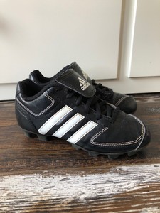 boys size 1 baseball cleats