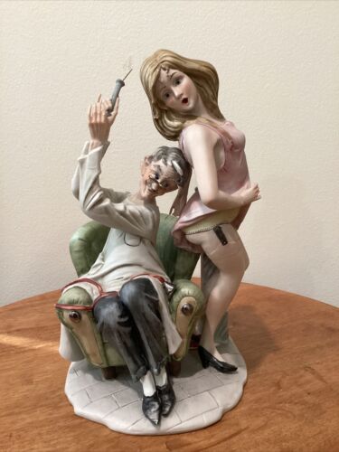 Cucci  Antique Exquisite Capodimonte Porcelain Statue “ Doctor Delight “ - 第 1/21 張圖片