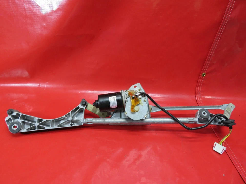 Mercedes Benz C32 AMG 2002 limpiaparabrisas delantero motor y acoplamiento Foto 3 de 4