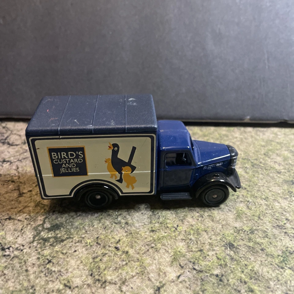 Lledo Days Gone 1:55 1950 Bedford 30CWT Arnotts Biscuits Red Delivery Van - Image 3 of 4