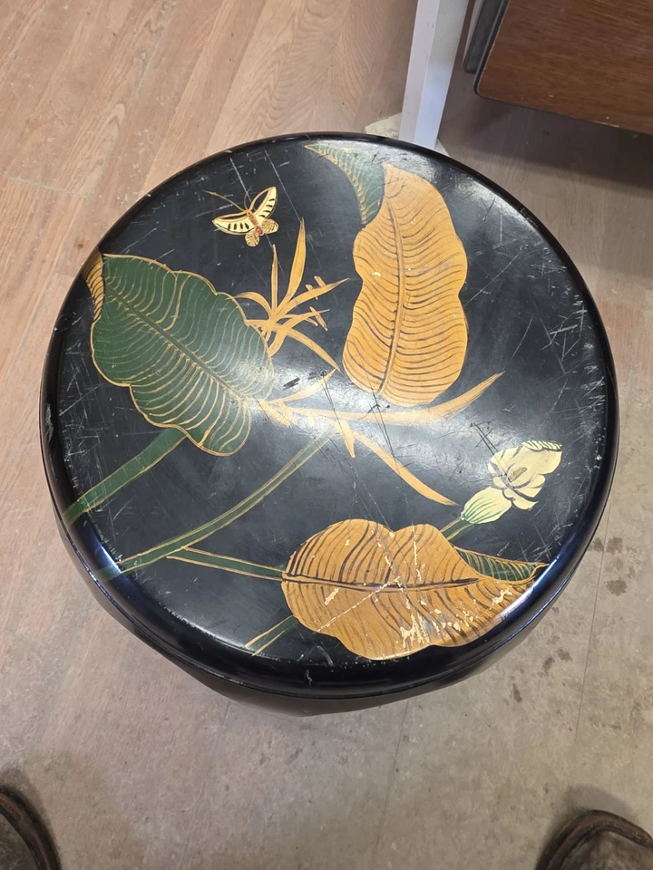 Taburete de madera chino con gráfico de flores de color negro con forma de barril redondo Foto 2 de 4