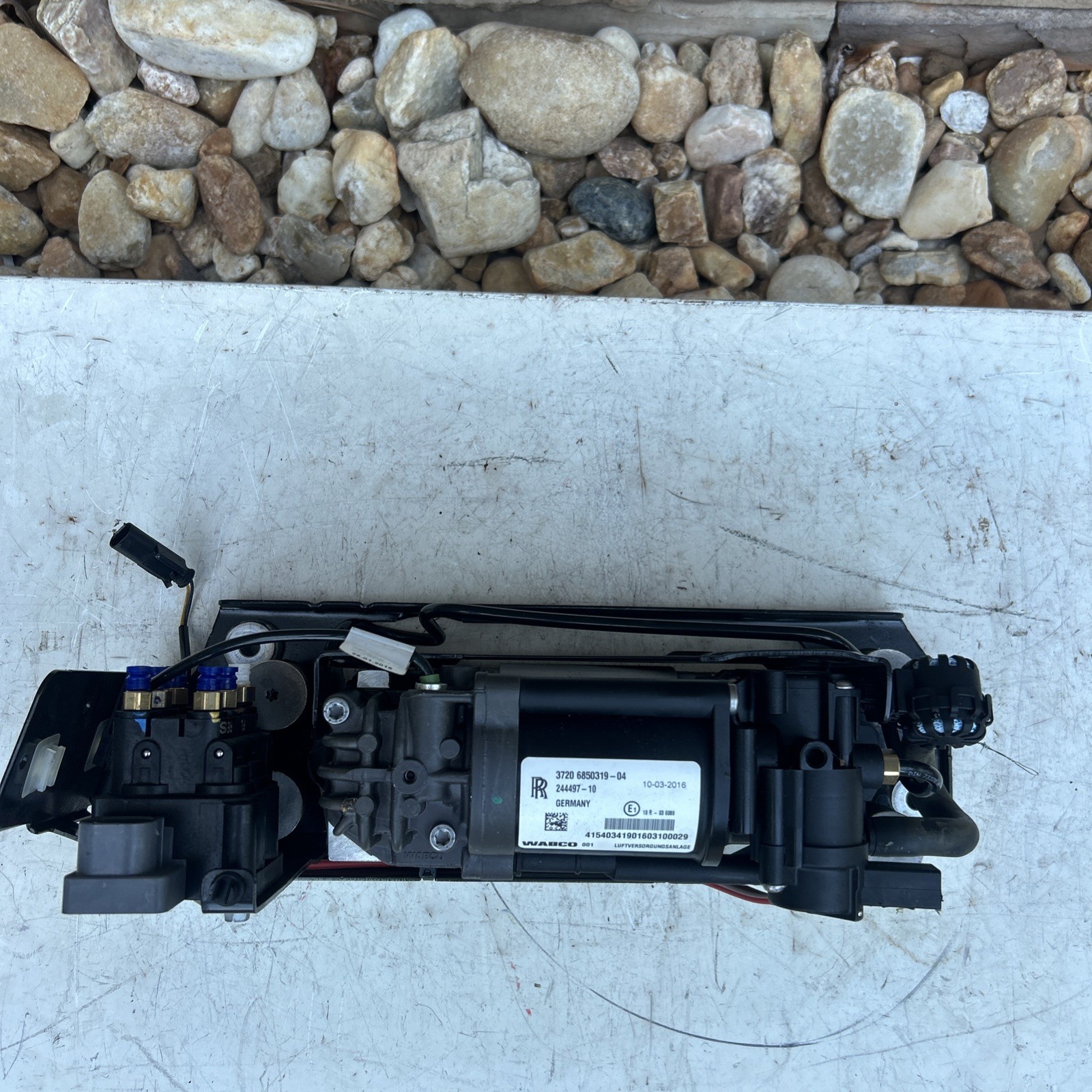 Rolls Royce RR4 Ghost Air supply system air suspension 37206850319