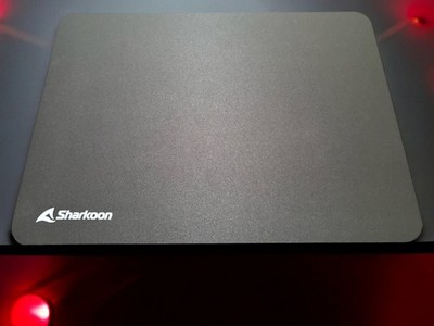 Sharkoon 1337 Mauspad V2   Textiloberfläche   rutschfeste Unterseite   Schwarz