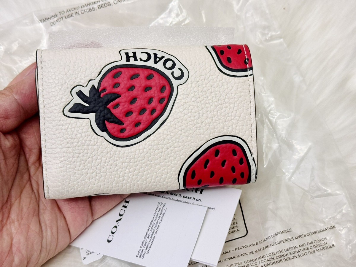 折りたたみ財布 COACH Essential Mini Strawberry Print Leather Trifold Wallet NWT Coach Essential Mini Trifold Wallet With Strawberry