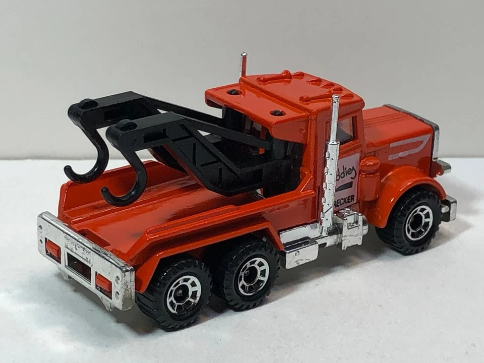 MATCHBOX SF 61 PETERBILT WRECK TRUCK UNRECORDED VARIATION MACAU BASE VERY RARE - Image 2 of 4