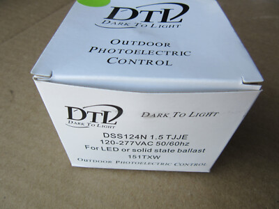 DTL DSS124N1.5TJJE Dark to Light Outdoor Photoelectric Control 120-277V New