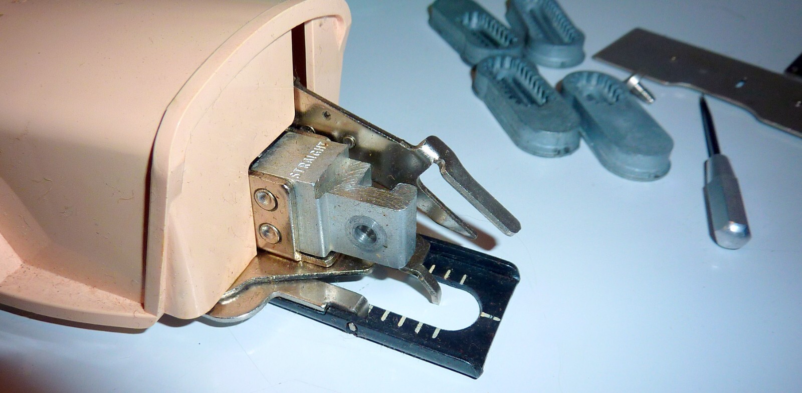 Singer 1960 Slant Needle Buttonholer Mint 489500 489510  With Manual   Complete