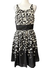 White House Black Market Womens 6 Silk Fit Flare Dress Black Floral Knee
