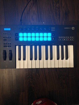 Novation Launchkey 25 - Used