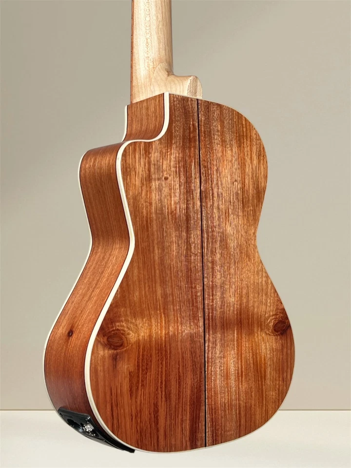 Ukelele tenor APC TC Cw - Acacia sólida, cortado, con pastilla y afinador Foto 4 de 4