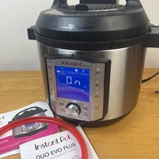 INSTANT POT 6-quart 10-in-1 Multi-Use Pressure Cooker DUO EVO PLUS 6