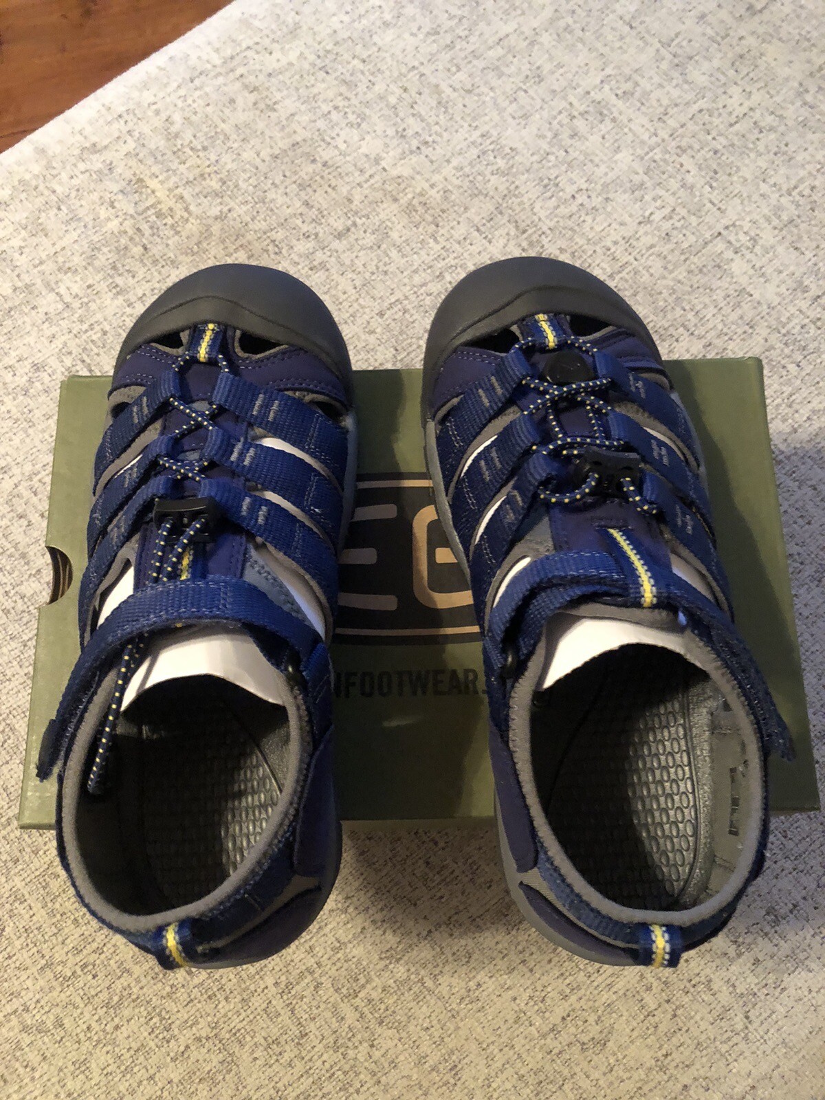 NUOVO KEEN ragazzo taglia 5 M Newport H2 blu profondità gargoyle 1009962 nuovo con scatola