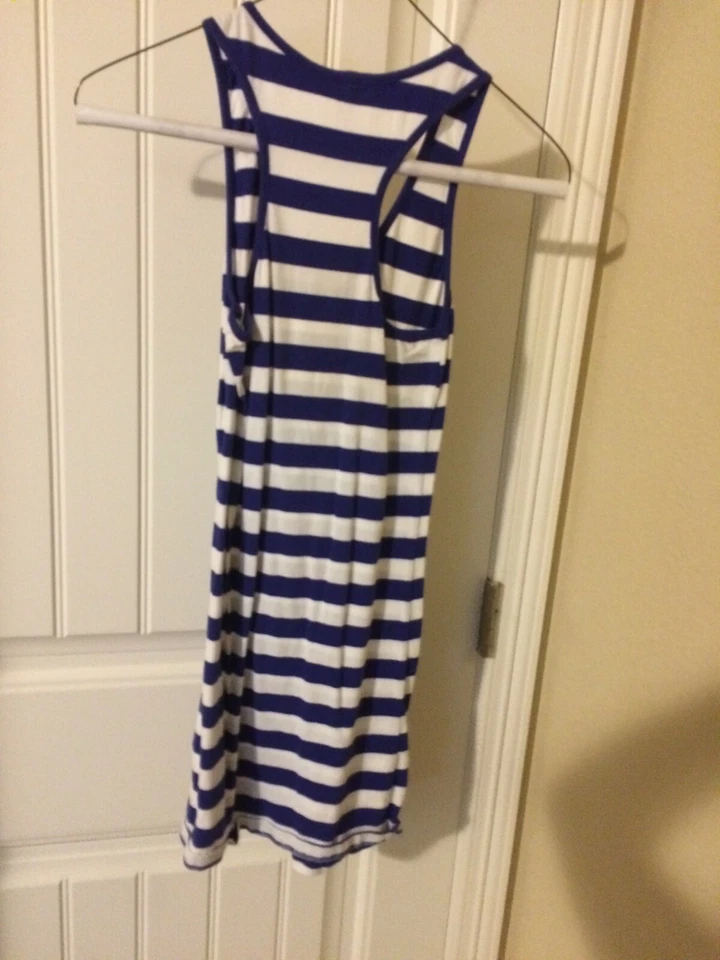 Camiseta sin mangas Tresics azul y blanco a rayas pequeña sin mangas cuello redondo mezcla de algodón Foto 2 de 3