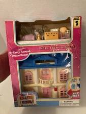 Vintage Unused ‘My Carry Around Dream House’ w 20 Play pieces 