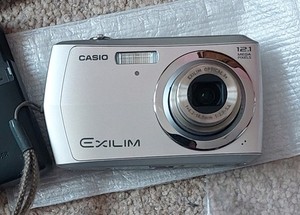 Casio Exilim EX-Z16 12.1MP Digital Camera bundle - Silver
