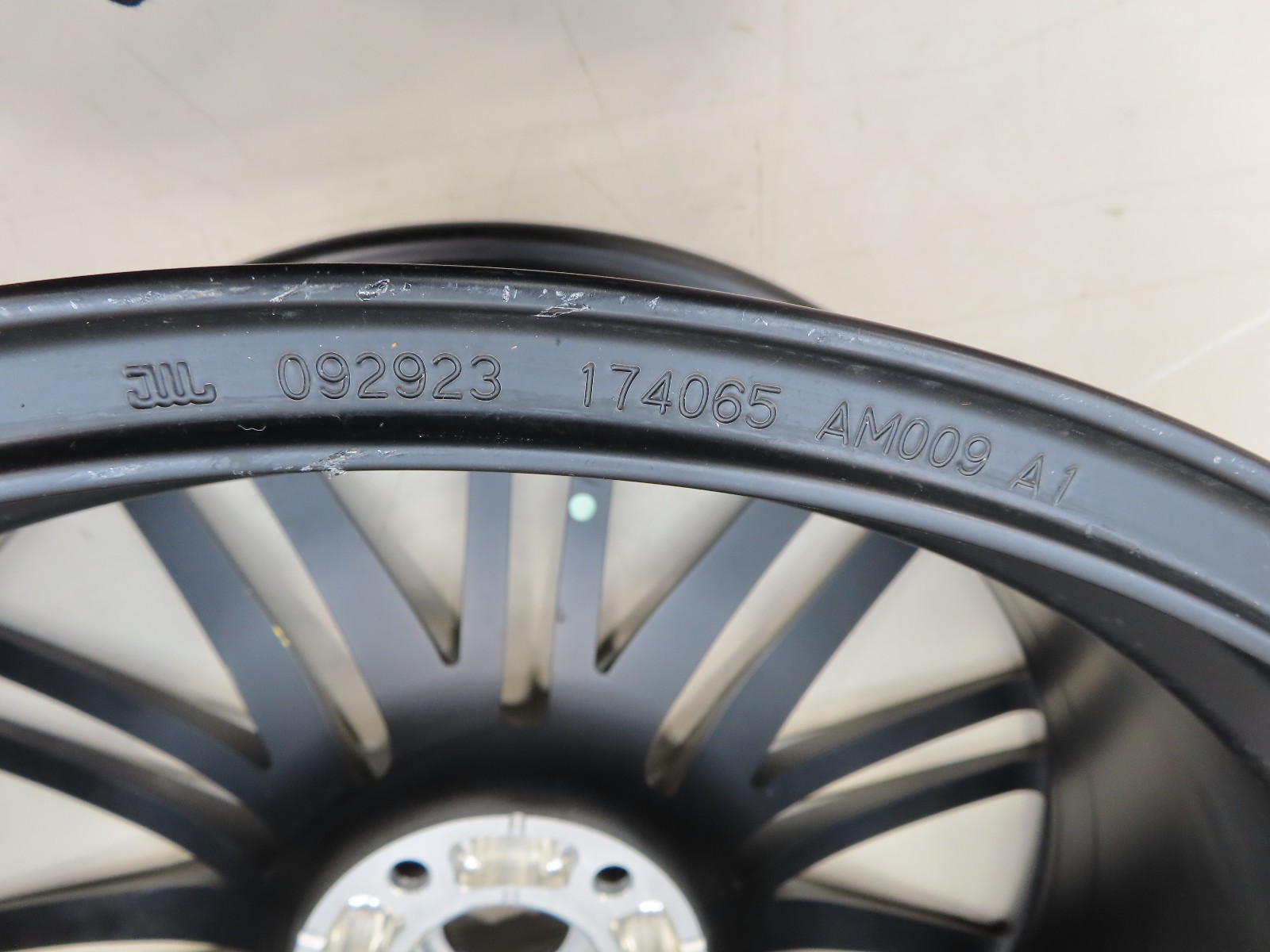 2024-2026 ASTON MARTIN DB12 FRONT RIM FACTORY 21X9.5J OEM