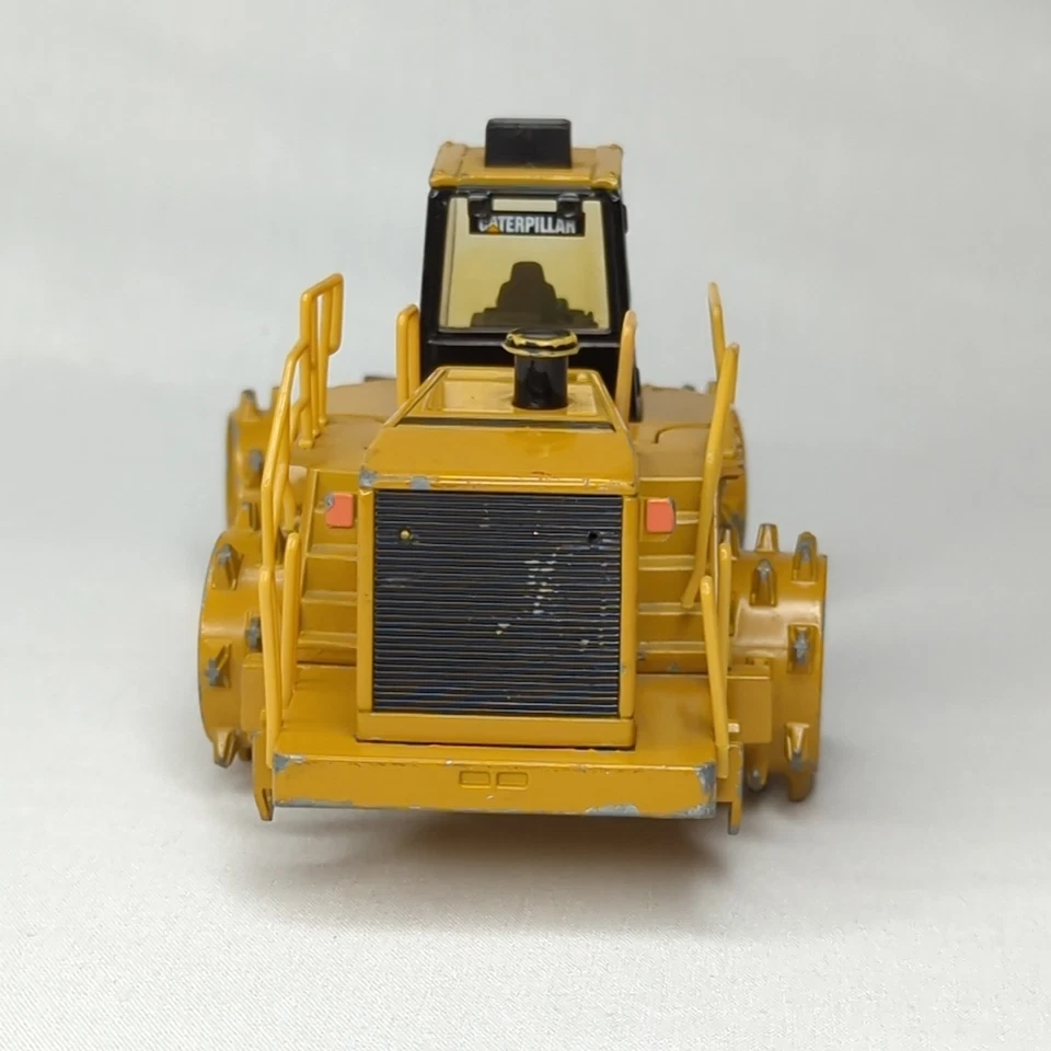 Norscot 5236 Caterpillar 836G Landfill Compactor 1/50 Die-cast - Missing Scoop - Image 4 of 4