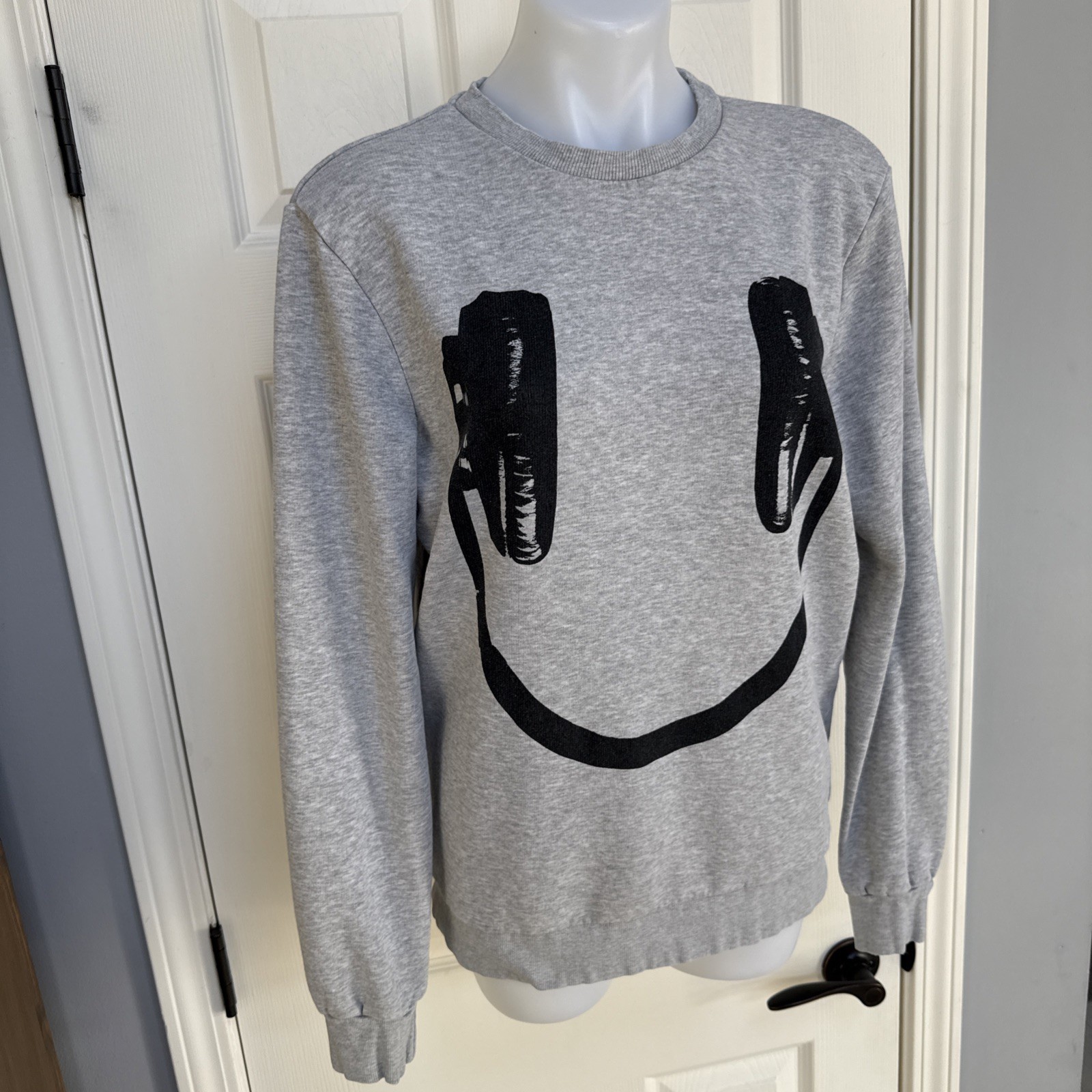 H&M DIVIDED Gray Sweatshirt Long Sleeve HEADPHONES SMILEY MUSIC Pullover Women M thumbnail 3