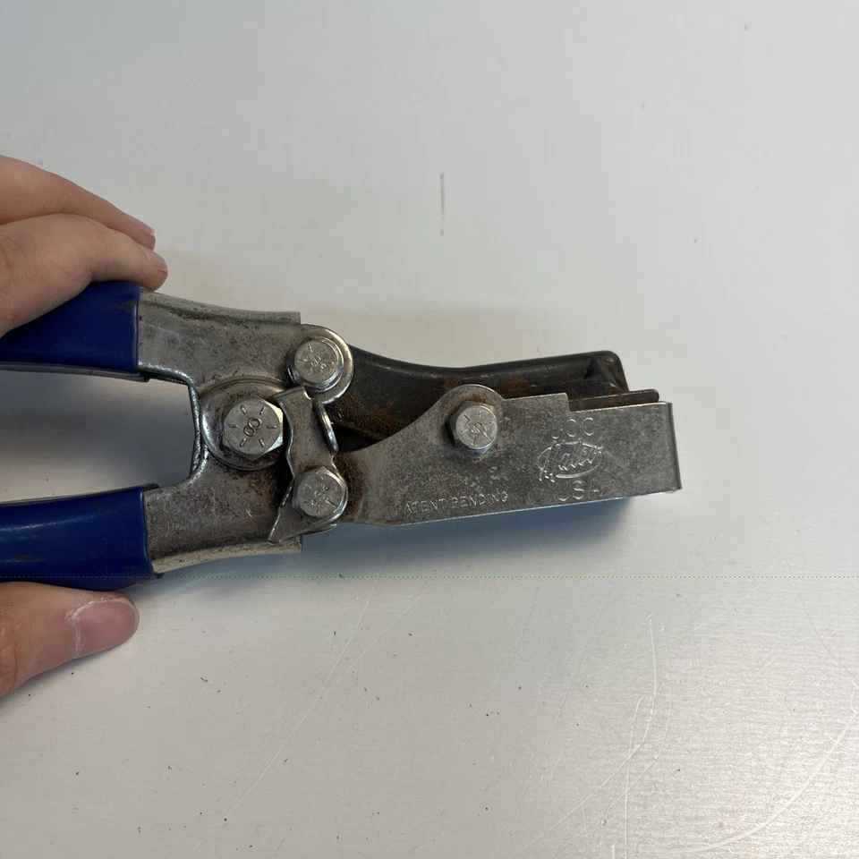 Malco JCC EE. UU. Cortador de Canal J Herramienta de Revestimiento de Vinilo Manijas Azules Foto 2 de 4